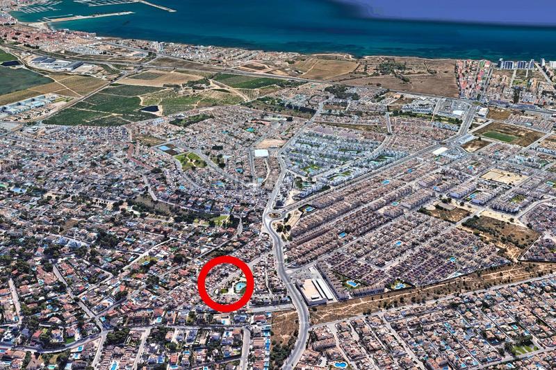 Foto 40c4135d-d6ff-4657-b352-1dc5422a8c25. Casa adossada amb calefacció a Los Balcones y los Altos Orihuela