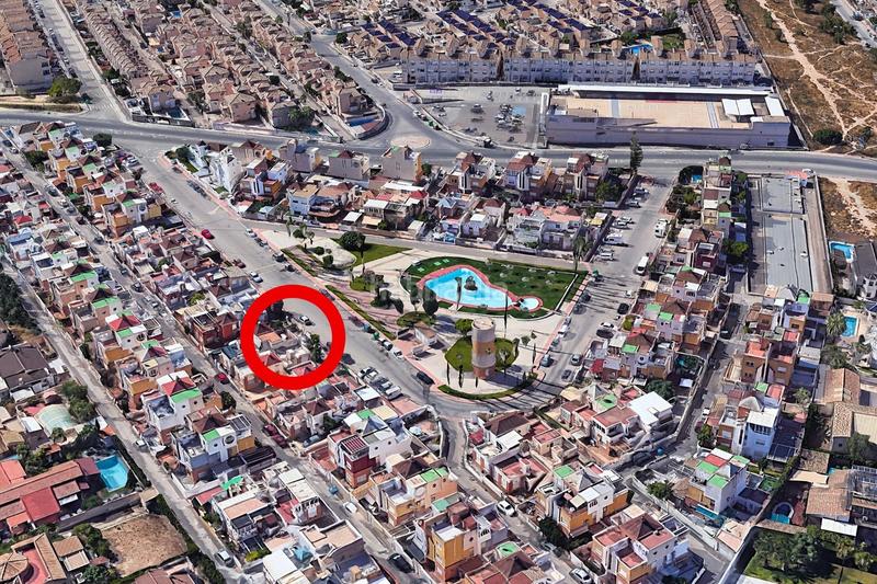 Foto c2ffccdc-d92f-48ea-8380-1a26e34f4542. Casa adossada amb calefacció a Los Balcones y los Altos Orihuela