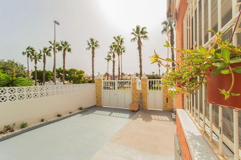 Foto ce651550-fbda-4db8-8dec-4424d5d0fbe2. Casa adossada amb calefacció a Los Balcones y los Altos Orihuela