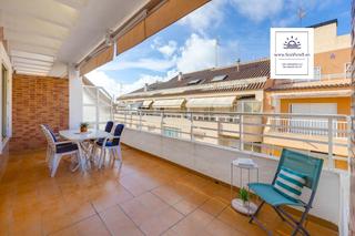 Attique à Calle zoa 20. Maravilloso y espacioso ático 110 m2  4. planta con 2 dormitorio