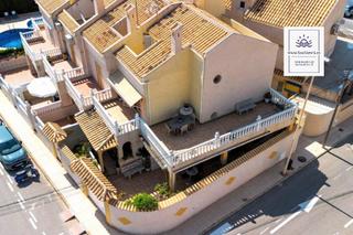 Casa adossada  Calle gandhi 9. Maravillosa casa adosada esquinera de tres plantas 105 m  terraz