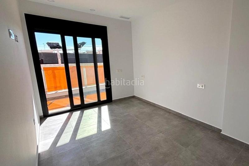 Foto ef828578-eff4-4ad8-9348-11ae4c9c7f4d. Piccolo appartamento in calle ramon gallud 139 in Torrevieja