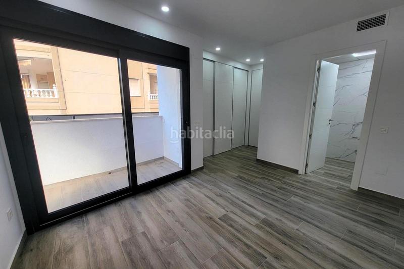 Foto 28a38ca9-f7f0-42a9-a3f9-a860b6a5536d. Piccolo appartamento in calle ramón gallud 139 in Torrevieja