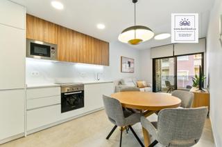 Appartement à Calle ramón gallud 148. Apartamento construido en 2024 66 m  3 planta con piscina en la