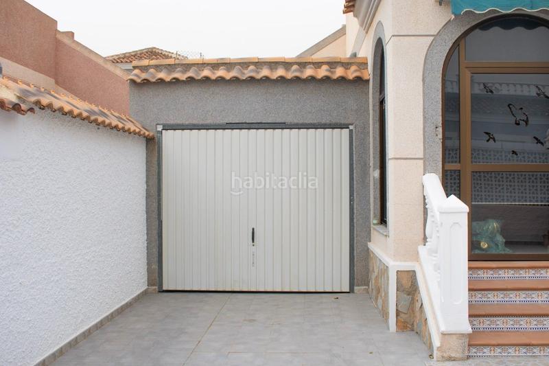 Foto 2fa6a55a-80d2-41b0-9303-0abf905ea09a. Chalet with parking pool in Zona Carrefour - Urbanizaciones Torrevieja