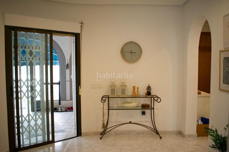 Foto 40a5f4bd-cd37-4967-b111-9da7370fb496. Chalet with parking pool in Zona Carrefour - Urbanizaciones Torrevieja