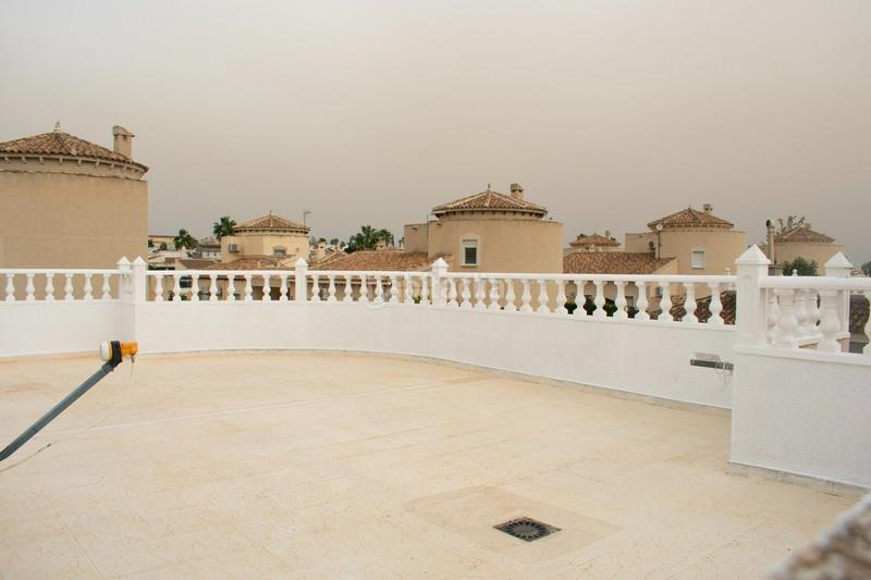 Foto 444906a9-6e13-4a7c-9d69-e01eedaa9910. Chalet with parking pool in Zona Carrefour - Urbanizaciones Torrevieja