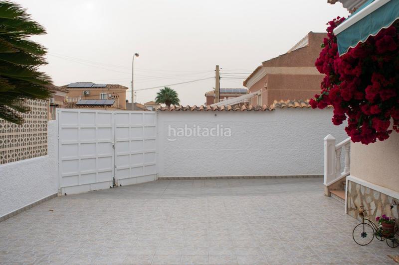 Foto bf15c8c8-426a-4870-bab3-fa7e6fc09651. Chalet con parcheggio piscina in Zona Carrefour - Urbanizaciones Torrevieja