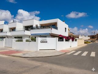 Casa pareada en Calle. Moderna villa adosada, construida en 2024, con piscina privada y