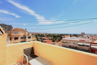 Àtic a Calle marcelina 46. Acogedor ático pequeño aprox. 35 m2  6.ª planta con gran piscina