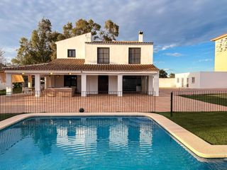 Xalet a Calle c. rafael franco 7. Impresionante y espaciosa villa con amplio jardín, piscina y pri