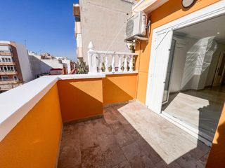 Penthouse in Calle c. la paz 73. Ático reformado y céntrico con terraza orientada al sur y azotea