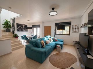 Casa adossada  Calle almazarica la-ciudad comu. Bungalow reformado con 3 dormitorios, terrazas y solarium en san