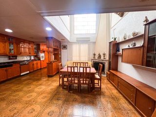 Casa a Carrer larramendi 46. Magnífica casa grande 360 m2 en 3 plantas en parcela propia 116