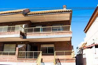 Maison jumelée à Calle c. virgen del pilar 54. Maravillosa casa pareada 208 m2 en 2 plantas a tan solo 100 m de