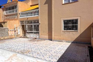 Piano terra in Urbanizacion urb. panorama 21. Para renovar  planta baja aprox. 57 m2 con gran terraza aprox. 3