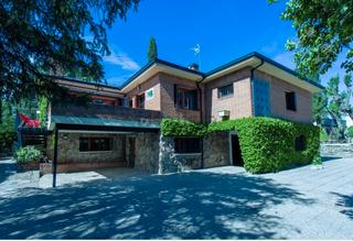 Casa  Calle puerto de galapagar. Impresionante vivienda en la sierra de madrid