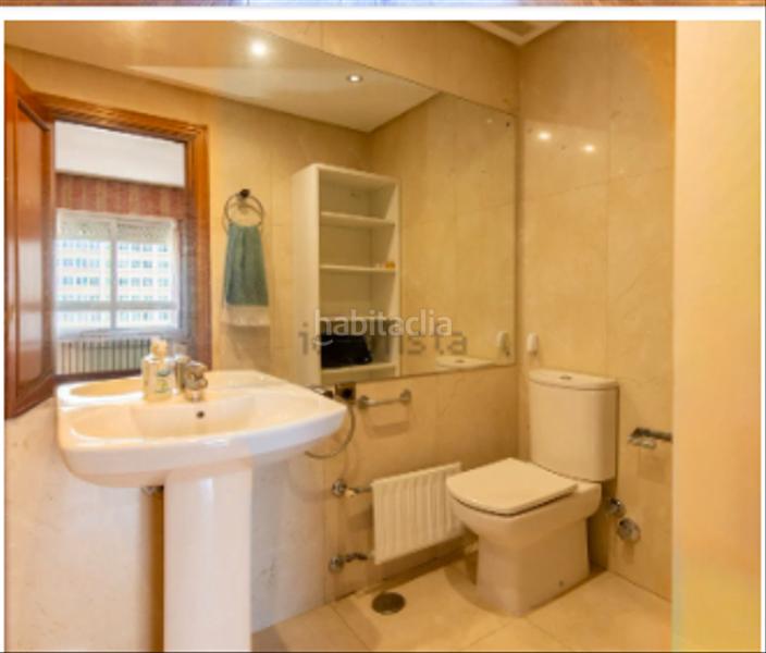 Foto 4d1f3fef-a5a4-4915-9d3c-2a83a32779f0. Piso  exterior muy luminoso de cuatro habitaciones en Madrid