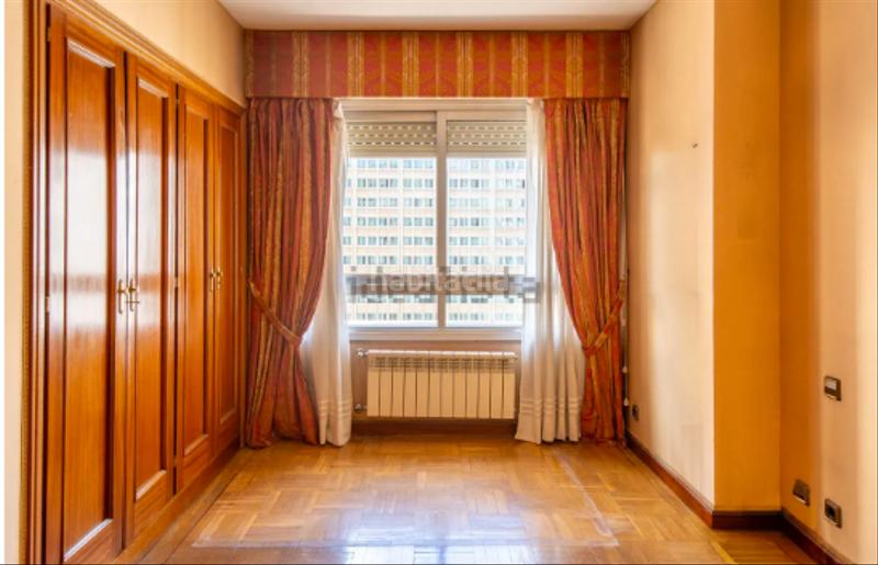 Foto 53d4fdc2-b3f8-4241-bbfa-6b56528e2765. Piso  exterior muy luminoso de cuatro habitaciones en Madrid