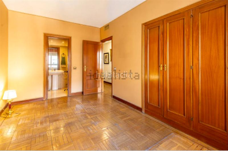 Foto fb279022-c28a-4c85-8976-b7ec302e1e03. Piso  exterior muy luminoso de cuatro habitaciones en Madrid