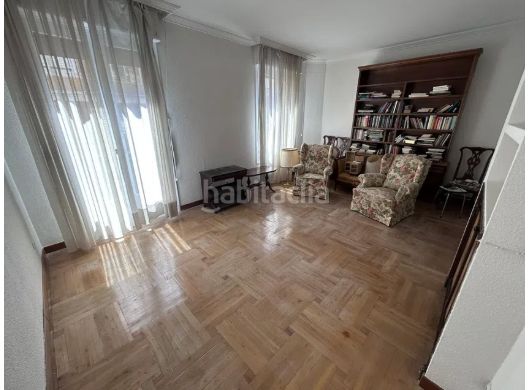 Foto 477d0b08-e966-4b01-93e7-e387b4b6090d. Alquiler piso luminoso piso en barrio chamberi en Madrid