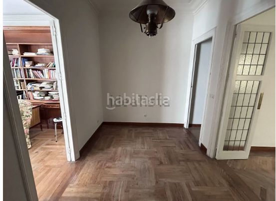 Foto a3b83fc6-5854-4e95-ba4f-655634c00ca5. Alquiler piso luminoso piso en barrio chamberi en Madrid
