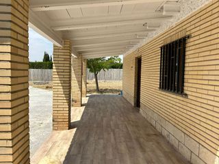 Chalet in Fuentes de Ebro. Chalet en fuentes de ebro urbanización la corona