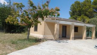 Chalet in Fuentes de Ebro. Chalet en fuentes de ebro urbanización la corona