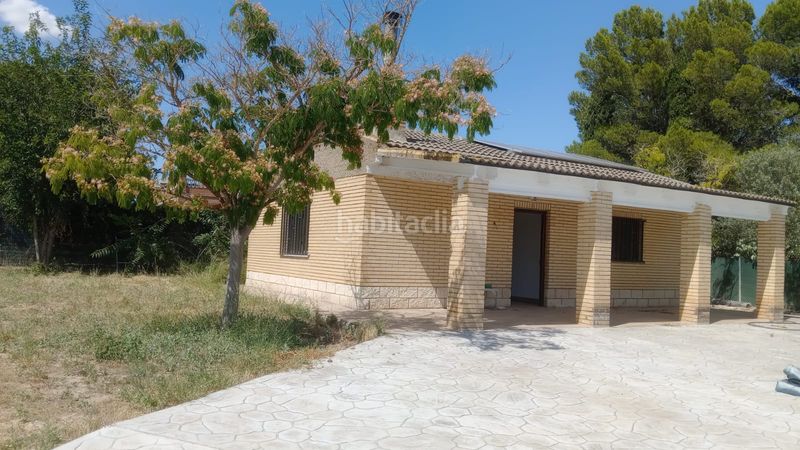 Foto c54a1bf8-6316-43a2-8a77-d7412568a55b. Xalet amb xemeneia calefacció aparcament piscina a Fuentes de Ebro