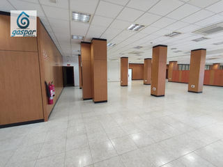 Location Local commercial à Calle álvaro martín díaz 1. Local comercial, diáfano con 3 dependencias para tipo oficinas