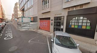 Location Parking voiture à Calle doctor antonio gonzález 6. ¡se alquila plaza de garaje!