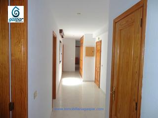 Alquiler Piso en Plaza víctor zurita soler 4. Vivienda de 3 dormitorios apta para estudiantes