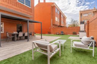 Casa adossada  Cambrils - calle dantoni fabra i ribas. En la zona parellada de cambrils, se encuentra esta casa esquine