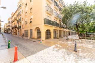 Gesch�ftsraum  Reus - pla�a patacada de la. Reus local esquinero pla�a la patacada