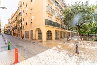 Local Comercial  Reus - plaça patacada de la. Reus local esquinero plaça la patacada