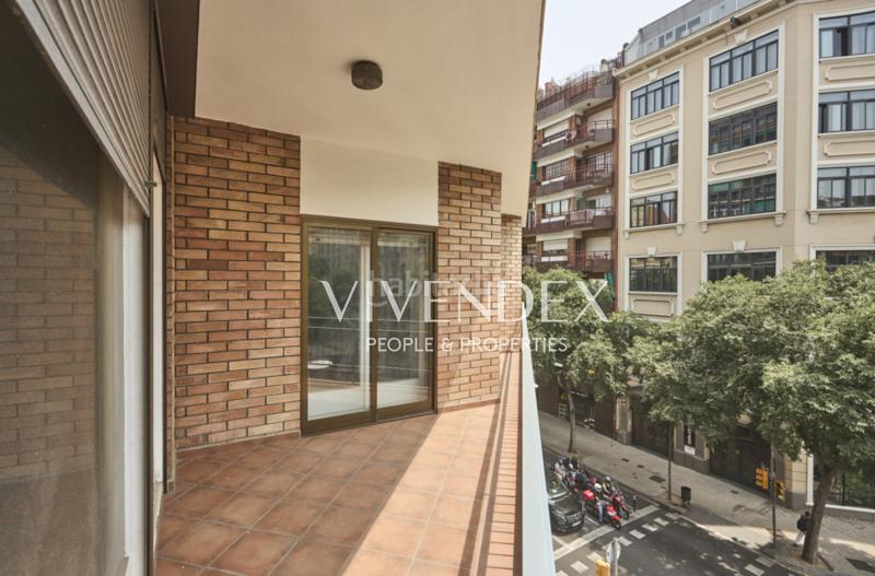 Foto 5fd76524-7c9d-4c3d-bab9-9f29df20823c. Piso 160 m2 totalmente exteriores en pleno eixample en Barcelona