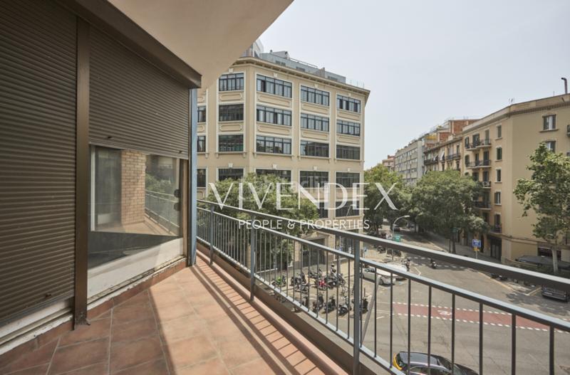 Foto ffb89241-b89f-4850-aa5e-54ebeb3138ce. Piso 160 m2 totalmente exteriores en pleno eixample en Barcelona