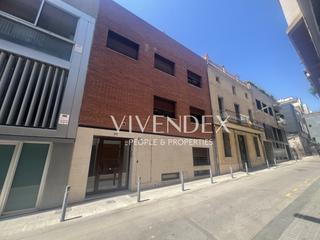 Etagenwohnung  Barcelona - carrerr berlinés. Duplex en planta baja  en calle berlinès
