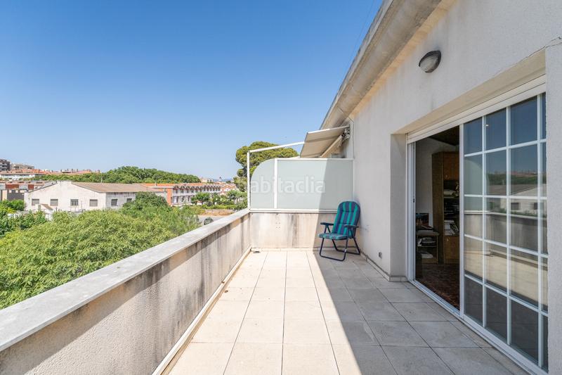 Foto 0ab9064b-99a5-443d-9f97-57f8c67c71c0. Casa vivienda amplia y luminosa en tres plantas con terraza y buhardilla en Reus