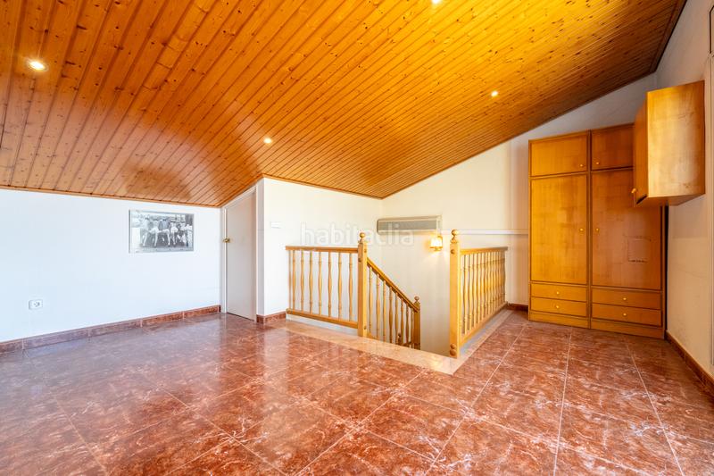 Foto 5228cc00-4aab-4705-a6f2-5807e81899c8. Casa vivienda amplia y luminosa en tres plantas con terraza y buhardilla en Reus