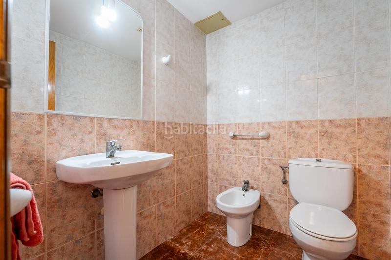 Foto 8e1c0c8c-deff-46fd-a739-f745bf2cb481. Casa vivienda amplia y luminosa en tres plantas con terraza y buhardilla en Reus