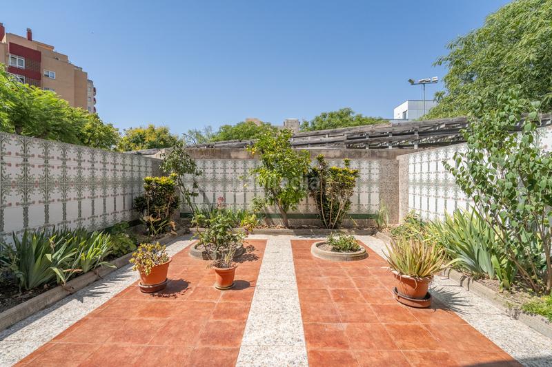 Foto b8cb4b6a-3514-4d41-adc8-d42a7c9a79bb. Casa vivienda amplia y luminosa en tres plantas con terraza y buhardilla en Reus