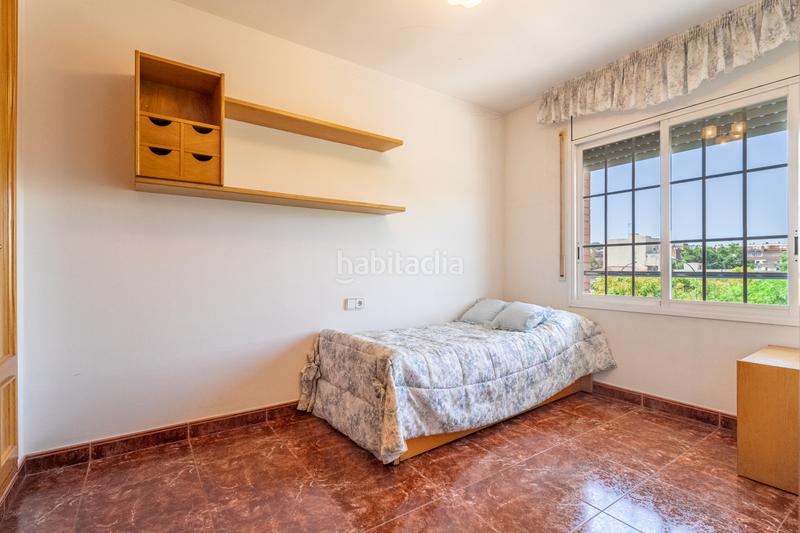 Foto bb47e20c-2c4a-4808-95de-b37fe8a343d4. Casa vivienda amplia y luminosa en tres plantas con terraza y buhardilla en Reus