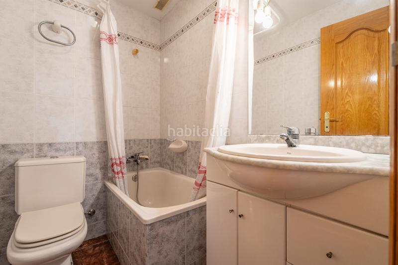 Foto c77f0f53-6b69-4b23-973e-5d9fec970958. Casa vivienda amplia y luminosa en tres plantas con terraza y buhardilla en Reus