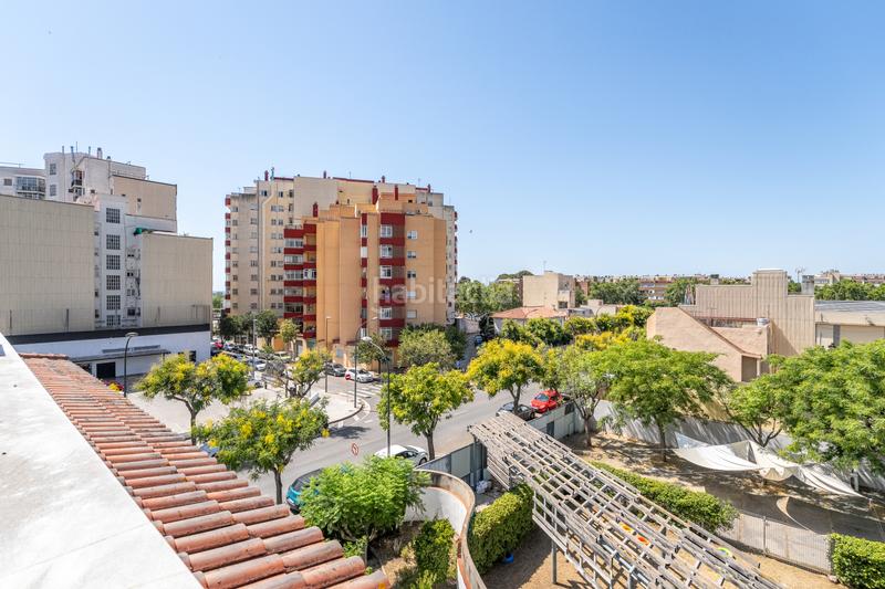 Foto e93d5547-7621-48eb-854f-31b0468c409d. Casa vivienda amplia y luminosa en tres plantas con terraza y buhardilla en Reus