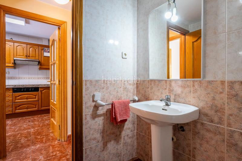 Foto eaab1f96-6750-4aeb-aad9-71f8b728c550. Casa vivienda amplia y luminosa en tres plantas con terraza y buhardilla en Reus