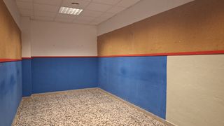 Rent Business premise  Reus - cl lepant. Local con varias dependencias.