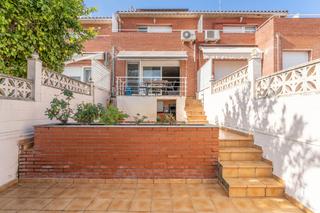 Maison à Perafort. Casa adosada perafort