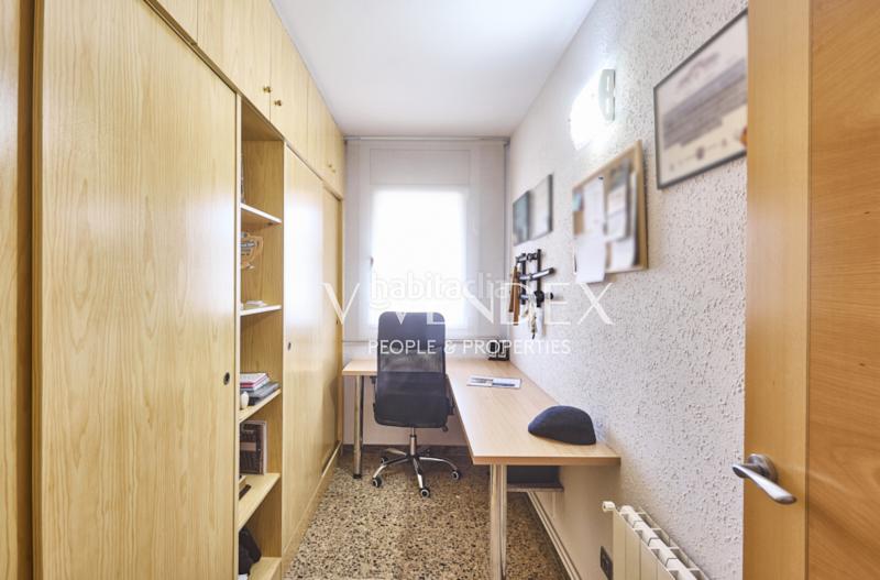 Foto 028ac09b-25af-468f-950e-20aeebc3fd4d. Piso  100m con plaza de parking incluida. en el corazón , se presenta una magnífica oportunidad de adquirir un espacio en Viladecans