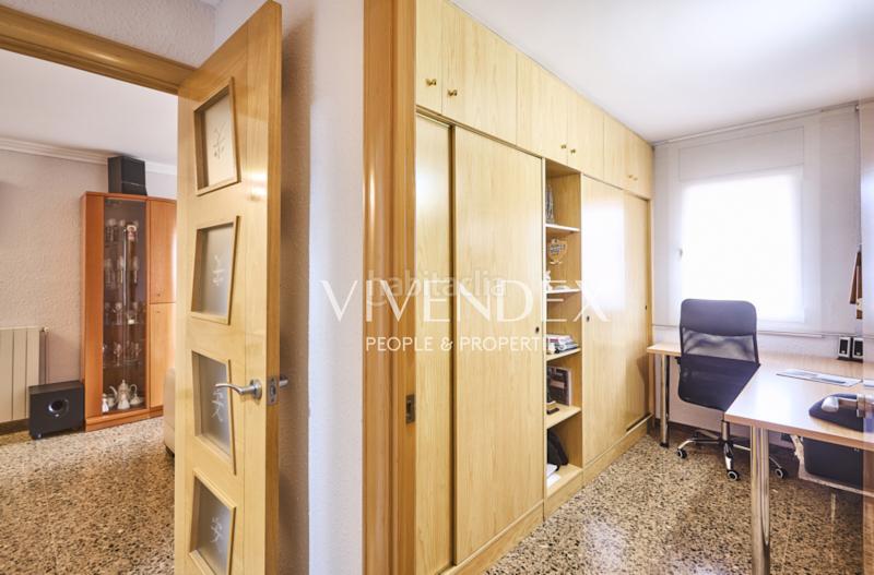 Foto 4e6bd3af-35f8-4565-81d5-36c784b42af3. Piso  100m con plaza de parking incluida. en el corazón , se presenta una magnífica oportunidad de adquirir un espacio en Viladecans